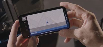 Detailed view of BMW Motorrad ConnectedRide Cradle smartphone landscape